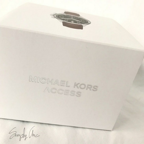 Micheal Kors Gage Hybrid SmartWatch - Picture 3 of 7